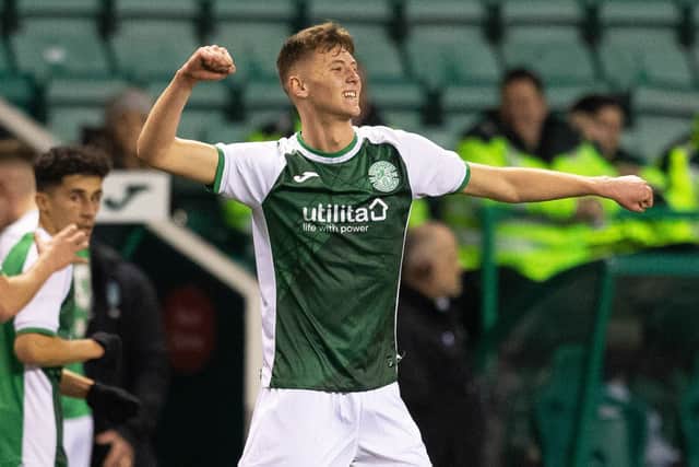 Ex-Hibs striker Ethan Laidlaw has returned to Scotland after a three year spell at Brenford.