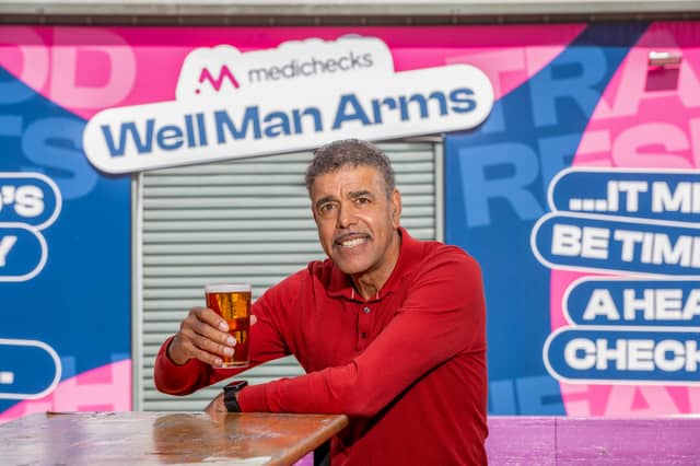 Chris Kamara shows his support for The Well Man Arms in Nottingham.