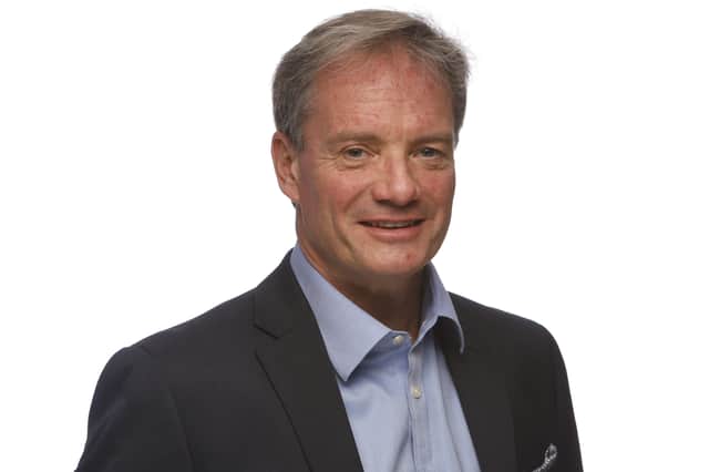 Dr Glenn Corr