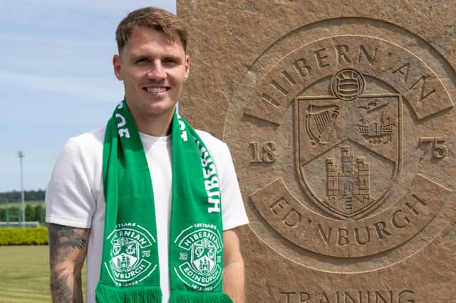 Hibs have signed central defender Jason Kerr.