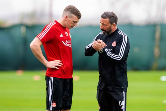 Derek McInnes speaks with Lewis Ferguson during an Aberdeen training camp in Dubai back in Janaury 2020.