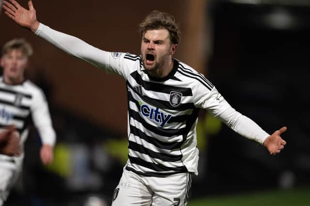 St Mirren have signed for Sunderland academy product Henry Fieldson.