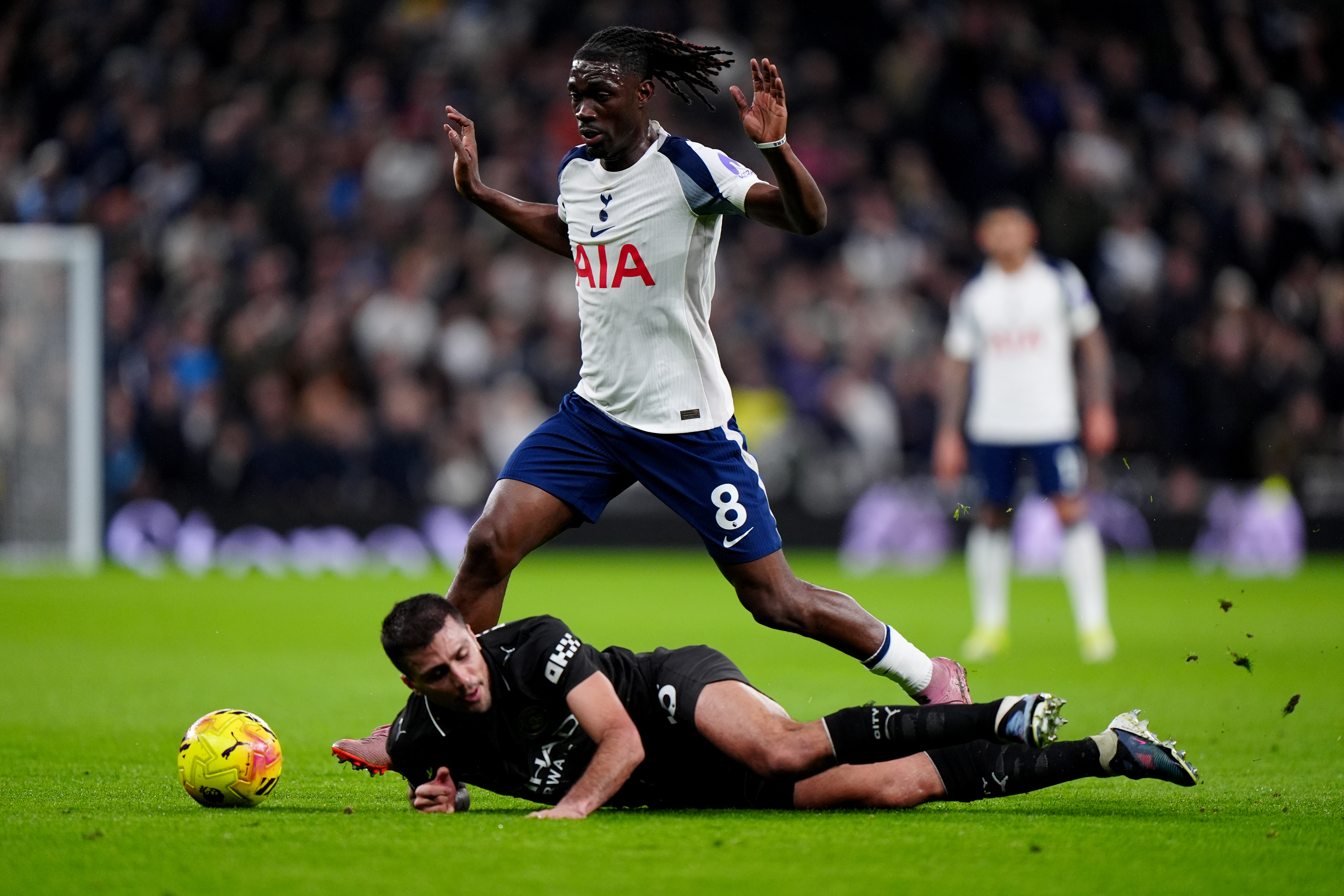 Rangers deal in limbo, Celtic linked with 29y/o midfielder, 'embarrassing' bids - Scottish transfer news