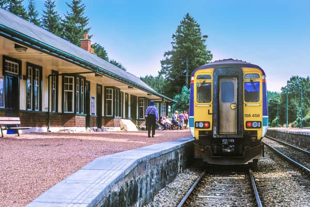 Tulloch station in 2002, which has subsequently been repainted in ScotRail blue