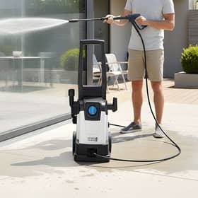 The portable 1600W pressure washer is advertised with up to 135-bar pressure and costs £40.99
