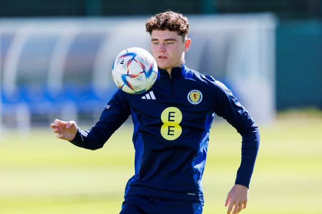 Scotland Under-21 international Bobby Wales has joined Dundee on a season-long loan deal from Swansea City.