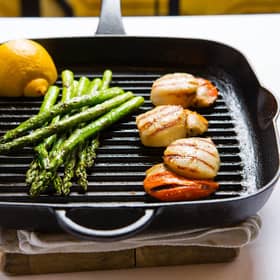 Cafe St Honore Neil Forbes recipe - Scallops and Asparagus