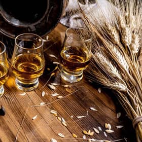 Where in Edinburgh should you go for whisky tastings? Image: Shutterstock