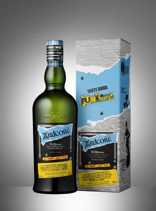 Ardcore-MR-70-Packshot-2022-Bottle-Carton-Grey-Background-Without-Reflection