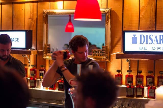 Bar