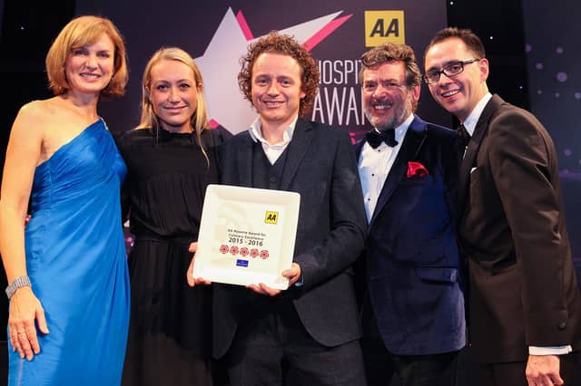5 ROSETTES Kitchin