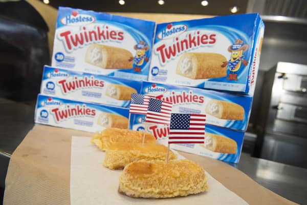 25/11/15 - 15112502 - FRANK PR 
  PHILADELPHIA CHIP SHOP - GLASGOW  
  Philadelphia Chip Shop in Glasgow unveils deep fried Twinkies, the American cream-filled snack in time for Thanksgiving