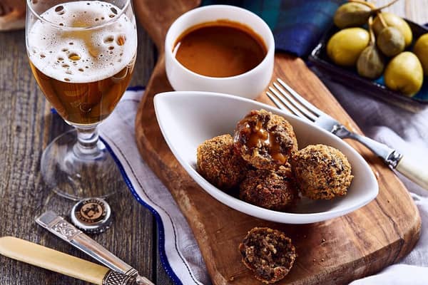 PAIRED6766HaggisBonBons&Ball