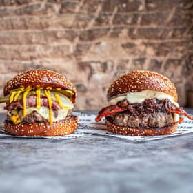 El Perro Negro - Burger Lineup