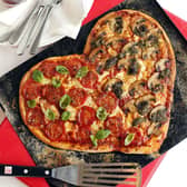 SPECTRUM/NICK NAIRN FOOD - A HEARTY PIZZA.