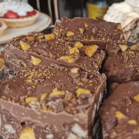 Honeycomb Crunchie traybake