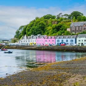 The,Colorful,Portree,,Main,Town,In,The,Isle,Of,Skye,