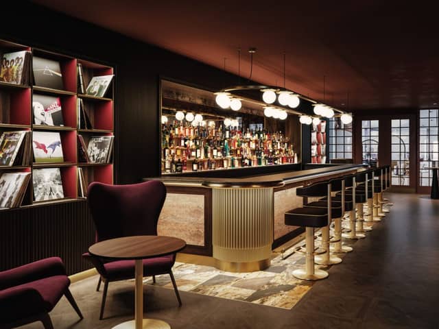 CaledonianBar 01