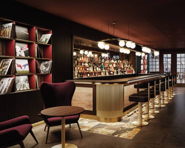 CaledonianBar 01