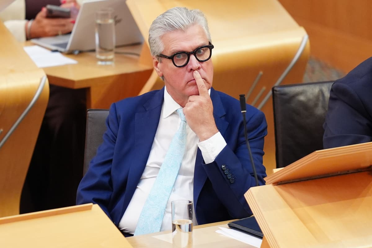 Video: Reform-Abgeordnete verlassen Holyrood-Parlament wegen ...