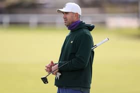 Cricketer Kevin Pietersen prepares to putt.