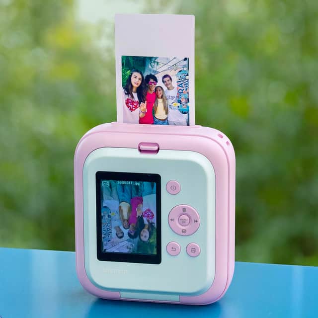 Pictures can be saved digitally or printed out