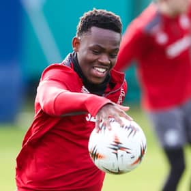Former Rangers winger Rabbi Matondo has signed for Hibs.