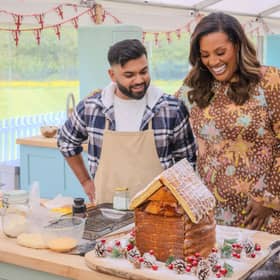 Yannis showing Alison Hammond his showstopper. 
