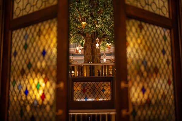 Inside, the historic grandeur of the former banking hall meets the glamour of The Ivy, with striking interiors, bespoke artwork and design details creating two distinctly different spaces for each restaurant.