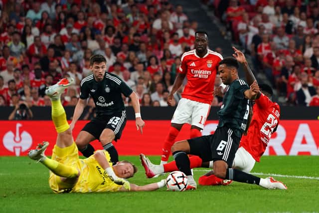 Jhon Duran of SL Benfica shoots under pressure from Auston Trusty of Celtic