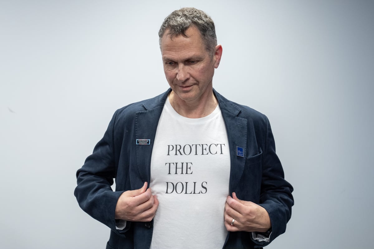 Teaching union boss criticised for 'deeply offensive' pro-trans t-shirt at SNP conference