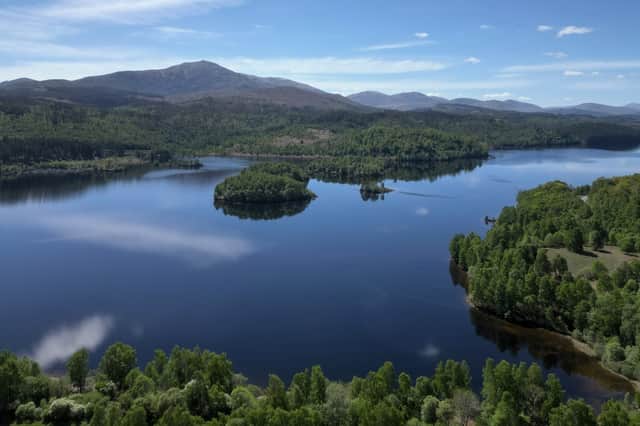 The estate includes low ground pastureland, mature woodland, high moors and parts of Loch Oich, Loch Lochy and Loch Garry