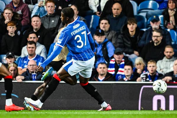 Rangers' Emmanuel Fernandez (R) challenges St Mirren's Ismeal Kabia (L) in the box in an incident that should have resulted in a penalty kick, awarding to referees' chief Willie Collum. (Photo by Rob Casey / SNS Group)