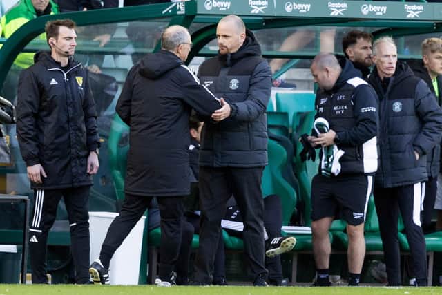 Hibernian head coach Marink Reedijk (R) and Celtic manager Martin O'Neill