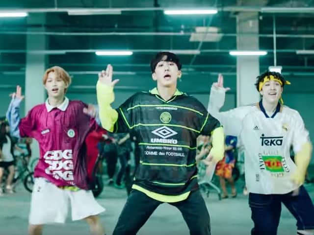 The late 90s away top can be clearly seen in the video