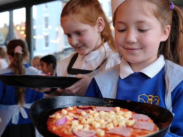 The restaurant gave 93 children the chance to make a healthy pizza for nothing.