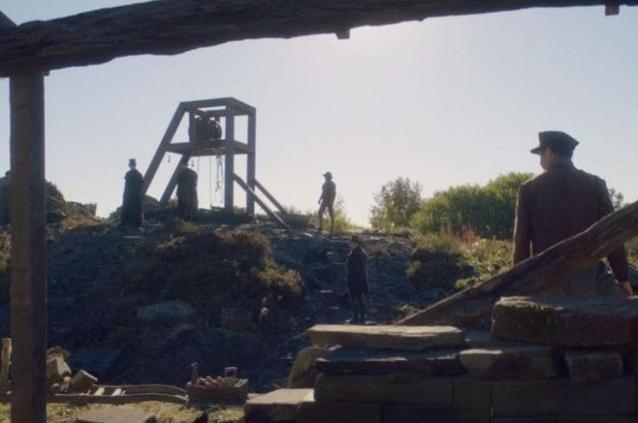 Historically there were a number of coal mining pits in the Shibden Valley during the time of Anne Lister and this one, located close to the Bare HeadTunnel, is still standing and was used for filming in episode six.
