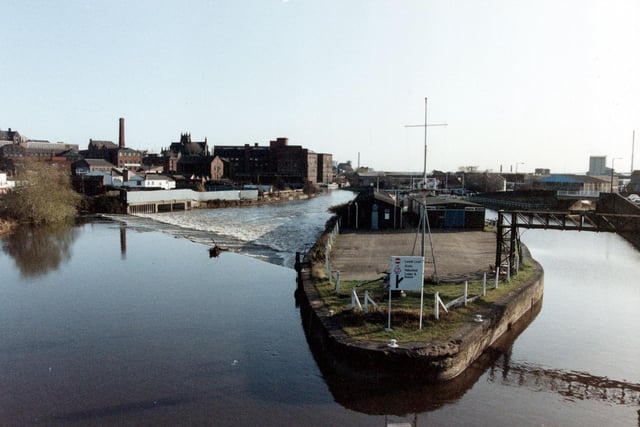 Leeds Lock with Leeds Dam weir to the left.