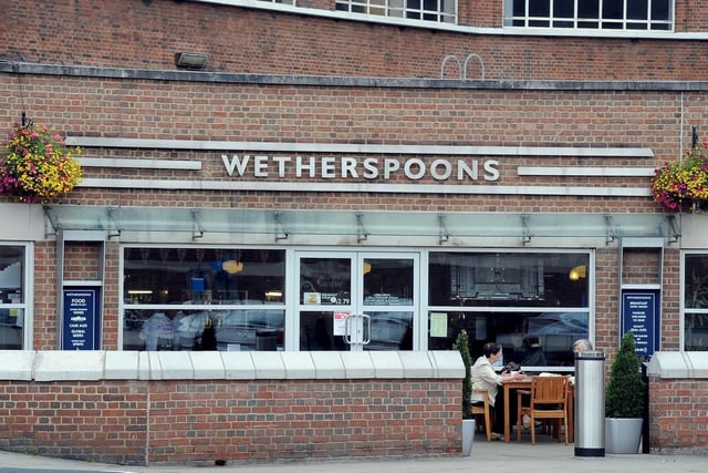 Wetherspoons, Leeds Station, has a 3.5 star rating