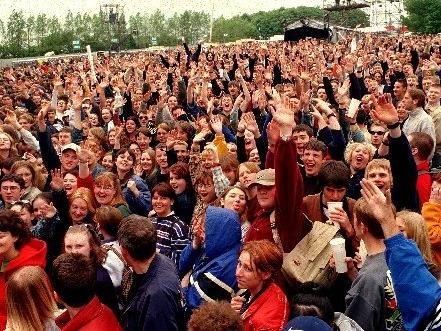 Thousands of fans gather to see The Verve on stage at Haigh Hall in 1998