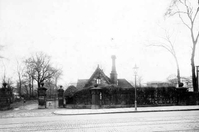 The entrance gates to Beckett's Park in April 1932. On the right new houses on St. Chads Drive are being built.