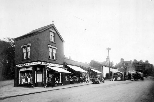 North Lane in October 1931.  The view is from the junction with South Parade and Kirkstall Lane.