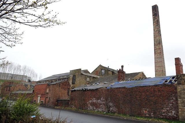 The 'Stonebridge Beck' scheme is located on the site of Stonebridge Mills, a grade II listed old mill in Farnley. Caddick Construction began work on the scheme back in May of this year, on behalf of developers Rushbond Plc and Advent Developments.
Plans are to deliver 112 homes on the brownfield site. The £25m project includes 82 new homes as well as the regeneration of the grade II listed and derelict former mill buildings and cottages, which is creating a further 30 homes
