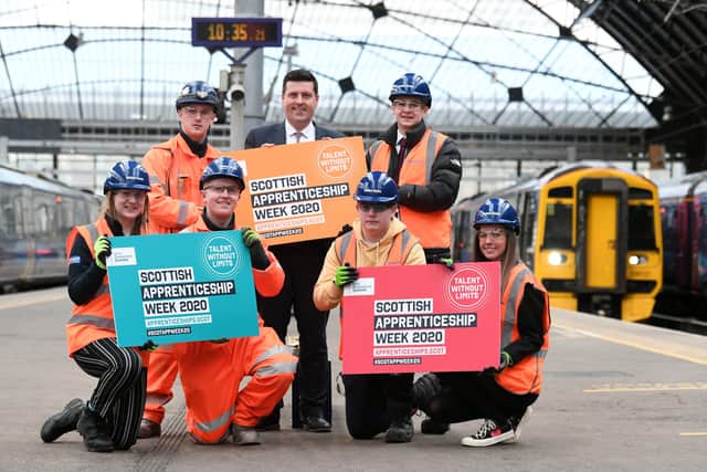 Picture, John Devlin. 02/03/2020. GLASGOW. Queen St Station.   Business Minister Jamie Hepburn launches Scottish Apprenticeship week.  Business Minister Jamie Hepburn  visits Glasgow Queen Street Station to meet apprentices undertaking a range of different qualifications who are involved with the redevelopment work at the station.
