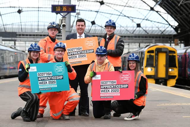 Picture, John Devlin. 02/03/2020. GLASGOW. Queen St Station. Business Minister Jamie Hepburn launches Scottish Apprenticeship week. Business Minister Jamie Hepburn visits Glasgow Queen Street Station to meet apprentices undertaking a range of different qualifications who are involved with the redevelopment work at the station.