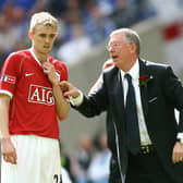 Sir Alex Ferguson talks to Darren Fletcher as Manchester United play Chelsea in the 2007 FA Cup Final (Picture: Adrian Dennis/AFP/Getty Images)