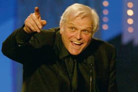 Brian Dennehy accepts the Best Leading Actor In a Play prize for Long Day’s Journey Into Night at the Tony Awards in 2003 (Picture: Frank Micelotta/Getty Images)