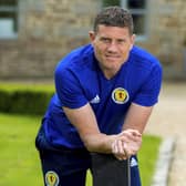 Former Dundee United goalkeeper Steve Banks has backed Micky Mellon for the Dundee United job.