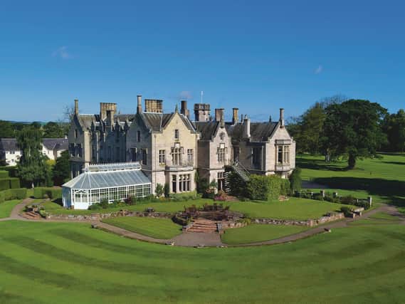 SCHLOSS Roxburghe is a historic manor house surrounded by its 300-acre estate near Kelso. Just over an hours drive from Edinburgh and Newcastle, there is fishing in the River Teviot, a championship golf course and cuisine from the estate and local suppliers.