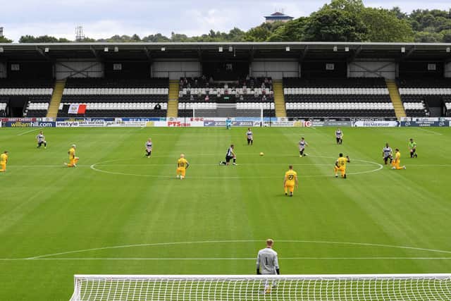 St Mirren and Livingston players take a knee ahead of Saturday's match. Picture: Alan Harvey / SNS